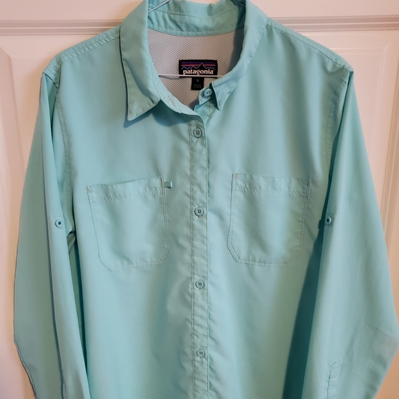 Patagonia Tops - Patagonia Women's Light Button Shirt M